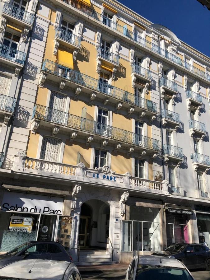Superbe Appartement Independant En Centre Ville Vichy Kültér fotó